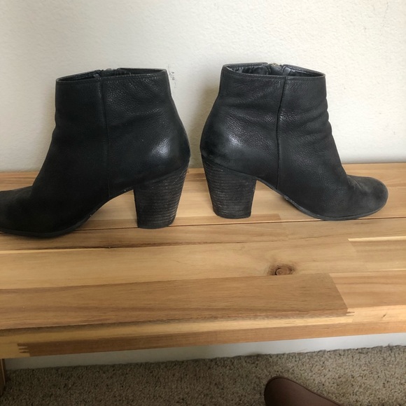 Shoes - Picture 3 of 4